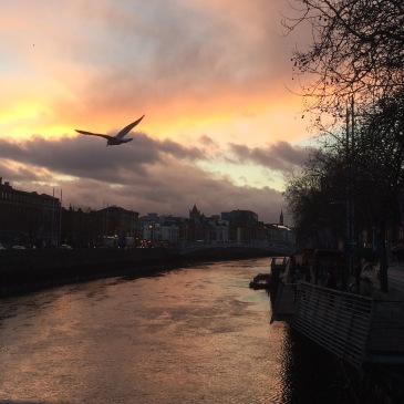Sonnenuntergang über der Ha'Penny Bridge Dublin
